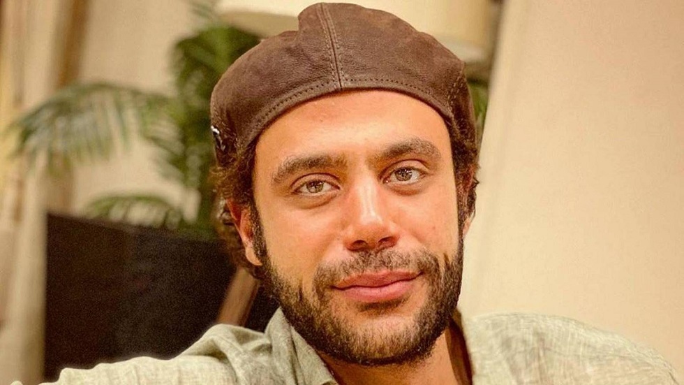 محمد عادل إمام يكشف تفاصيل صحة والده