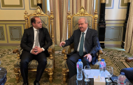 جابر يعرض أسس التعاون المشترك مع نظيره المصري أحمد كجوك