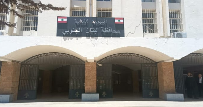 موظفو محافظة الجنوب بدأوا مرحلة التوقف عن العمل هاشم: مكملات الراتب آن لها ان تنتهي