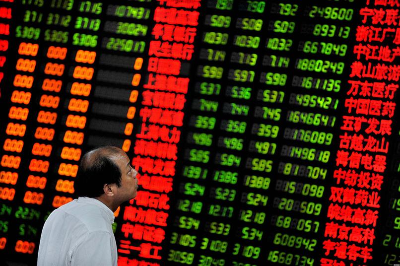 أسهم الصين تفقد ذروة 10 سنوات مع تجدد الحرب التجارية الأميركية بين البلدين