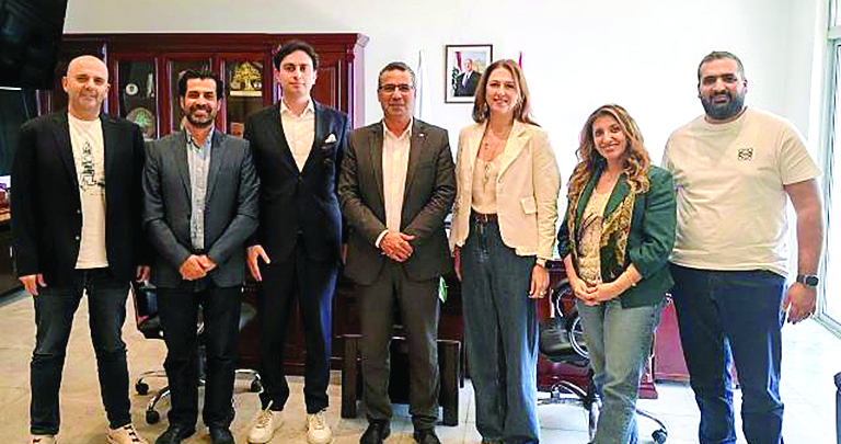 وزير الزراعة يعرض مع نقابة الدواجن هواجس القطاع ويبدي تفهمه للمطالب