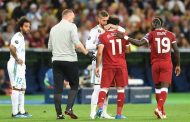 المصريون يحبسون انفاسهم بعد اصابة محمد صلاح