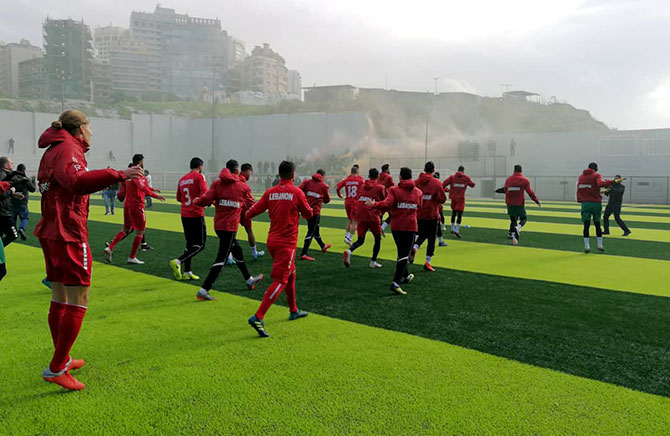 منتخب لبنان تمرّن امام مشجعيه وسافر الى الامارات للمشاركة في كأس آسيا