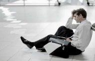 أسباب غير متوقعة وراء الشعور المستمر بالتعب طوال النهار