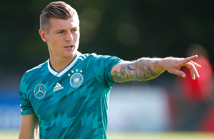 ريال مدريد يجدد عقد كروس حتى عام 2023