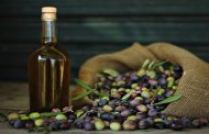زيت الزيتون يحمي الكبد من تأثير المبيدات