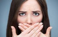 معلومات هامة عن رائحة الفم الكريهة.. وطرق طبيعية للتخلص منها!