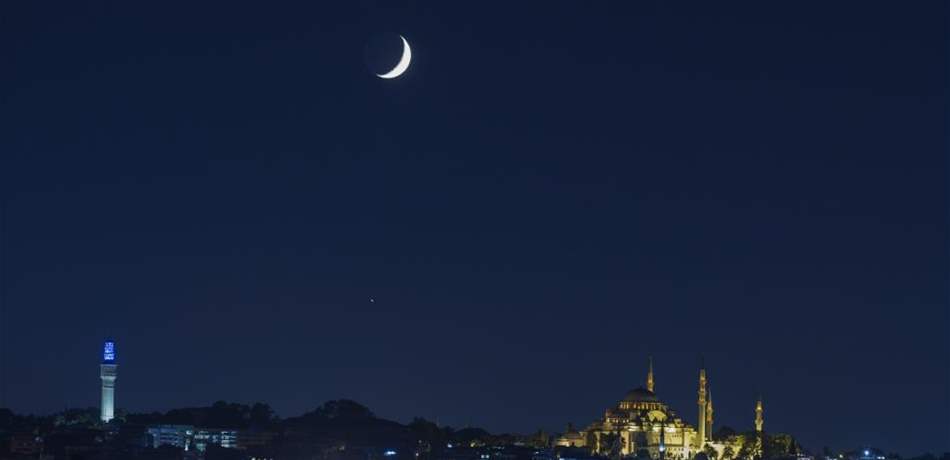 خبير يتحدث عن رؤية هلال رمضان وموعد عيد الفطر