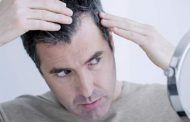5 عادات خاطئة تسرع ظهور الشَّيْب.. تجنّبوها!