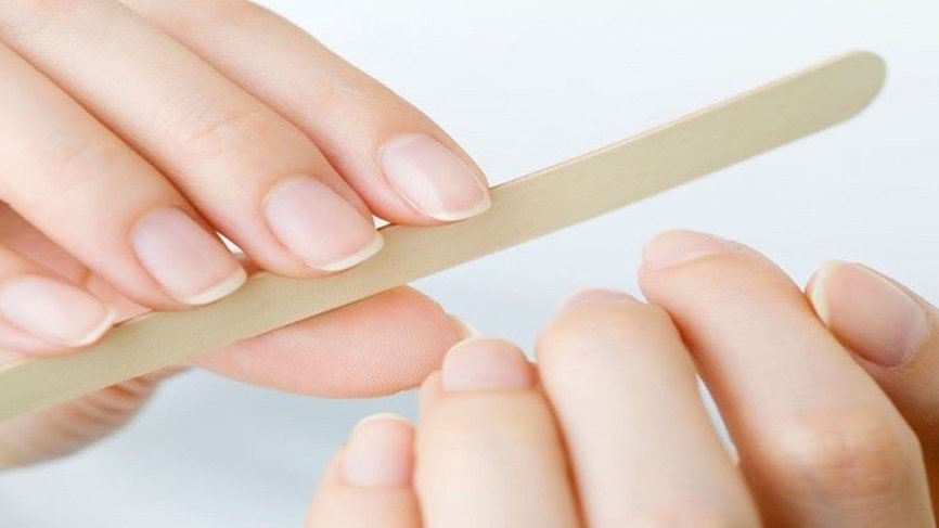 ماذا تخبر حالة الأظافر عن صحة الإنسان؟