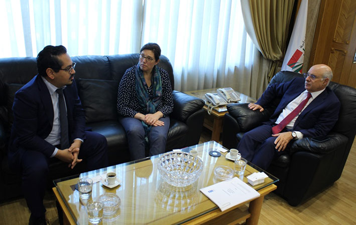 أبو سليمان بحث مع الأونروا خطة وزارة العمل لتنظيم اليد العاملة