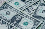 الدولار يحافظ على أعلى مستوى في شهرين