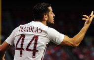 نابولي يتعاقد مع مانولاس