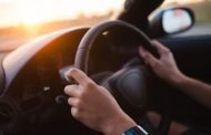 لهذا السبب الخطير لا تتركوا هذه المستحضرات بالسيارة!