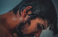 7 أخطاء تفعلها خلال الاستحمام تدمر بشرتك.. تجنبها