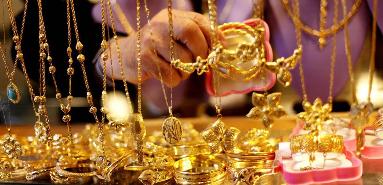 أسعار الذهب مستقرة بعد هبوط عن 
