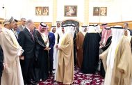 ملك البحرين يلتقي دبوسي والمشاركين في مؤتمر المستثمرين العرب