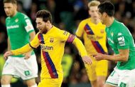 البطولات المحلية الأوروبية لكرة القدم برشلونة يحقق فوزاً صعباً على بيتيس