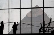 عالم الآثار المصري زاهي حواس يحضر لـ موسوعة 