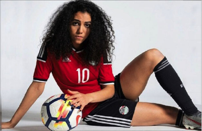 أول لاعبة عربية في الدوري الإنجليزي تتطلع لقميص الفراعنة مجددا