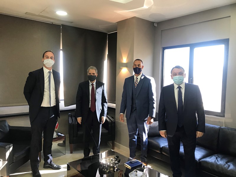 وزني اجتمع مع فريق عمل شركة تدقيق جنائي