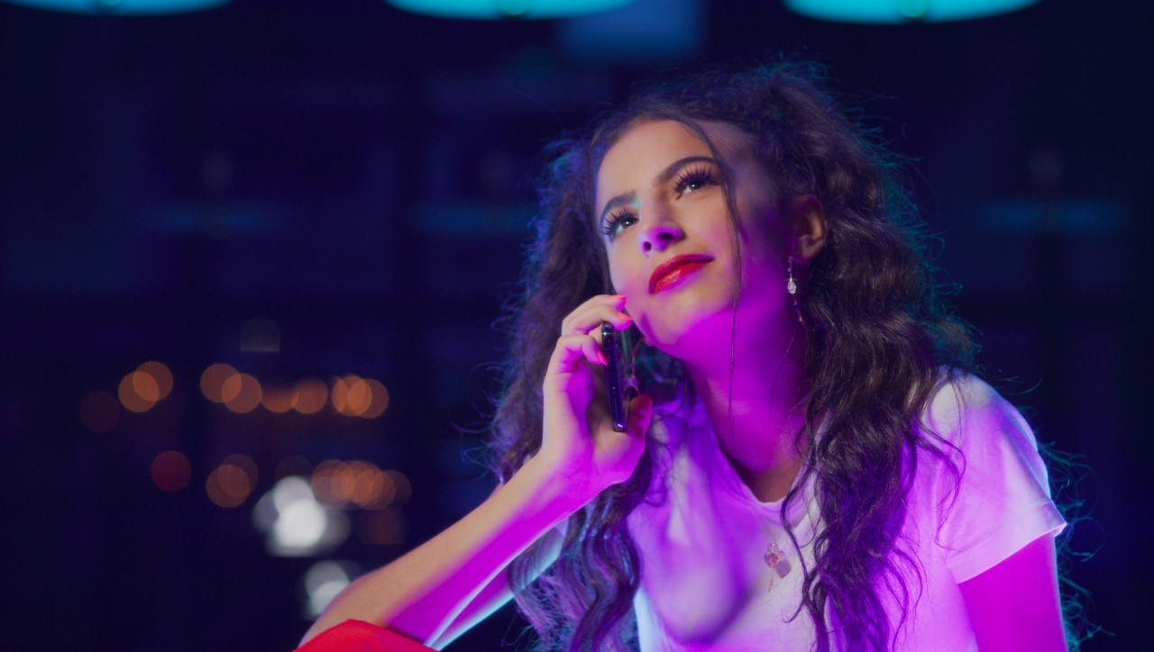 Alya تُوقّع عقد تعاون مع Universal Music MENA وتُطلق Hung Up
