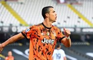 المدير الرياضي لباريس سان جيرمان لا يستبعد ضم كريستيانو رونالدو