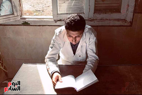 طبيب 