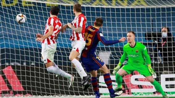 أتلتيكو يسقط برشلونة ويتوج بكأس السوبر الإسبانية
