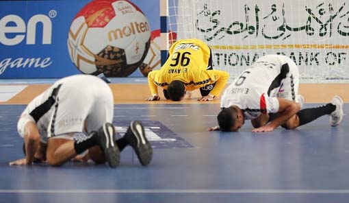 أحمد الأحمر يقود مصر للفوز على روسيا في بطولة كأس العالم لكرة اليد