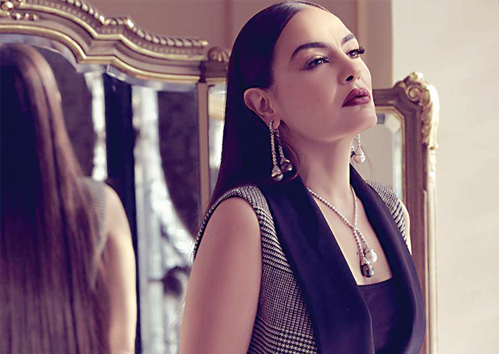 شيريهان تعود مع مسرحية «كوكو شانيل»