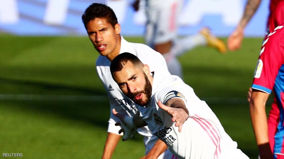 ريال مدريد ينجو من خساره امام ضيفه إلتشي بثنائية متأخرة من بنزيمة