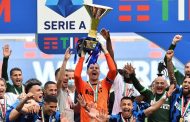 إنتر ميلان يرفع كأس الدوري الإيطالي للمرة الـ19 في تاريخه