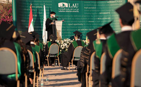 اللبنانية الأميركية احتفلت بتخريج أطباء