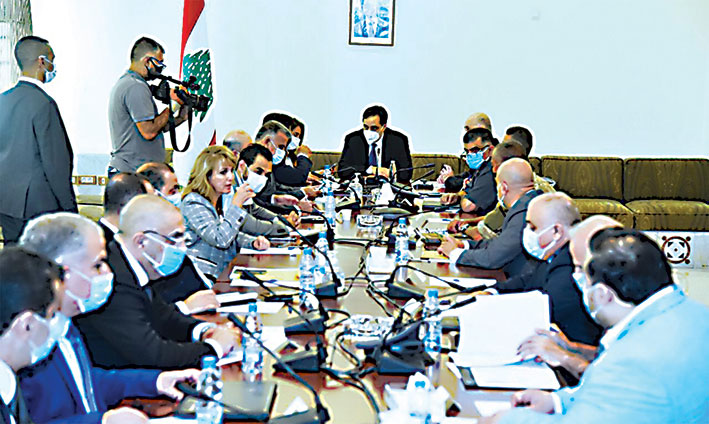 آلية توزيع المحروقات في اجتماع بالسراي: إجراءات مشدّدة بحقّ المحتكرين والمهرّبين