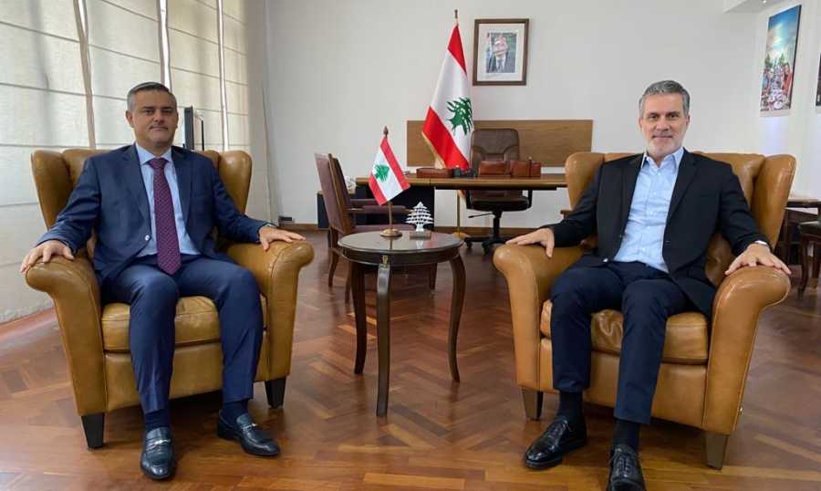 نصار يلتقى الحسن: تحسين الاستقبال في المطار