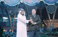 نادي صحافة دبي منح عماد الدين أديب جائزة شخصية العام العربية