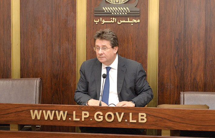 لجنة المال والموازنة تطّلع  من الخليل الى الوضع المالي