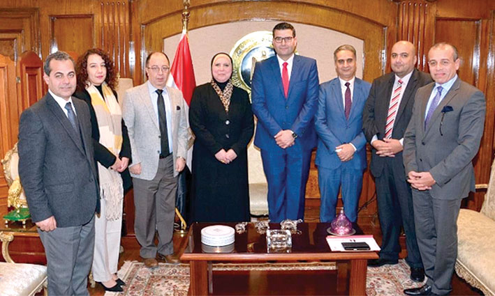 الحاج حسن واصل زيارته لمصر: محادثات مع وزيري الصناعة والتجارة