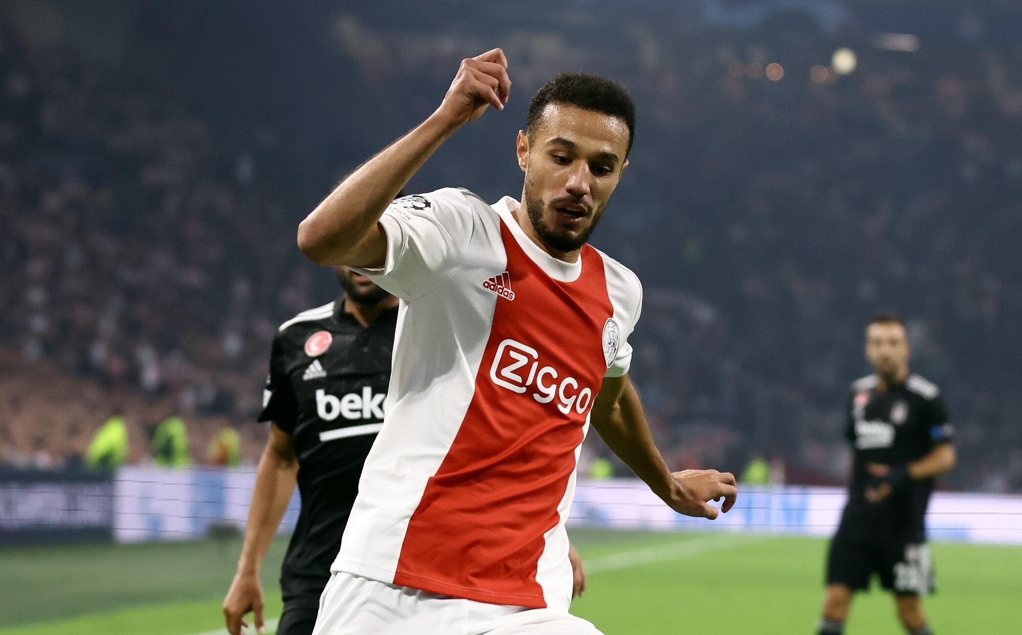 عرض رسمي لنجم المغرب من برشلونة