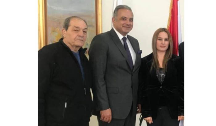 وزير الثقافة تسلم من الكاتبة ريدان كتابها الجديد