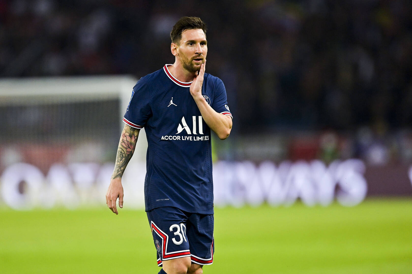ميسي يحطم رقما قياسيا مشتركا بين رونالدو وبيليه
