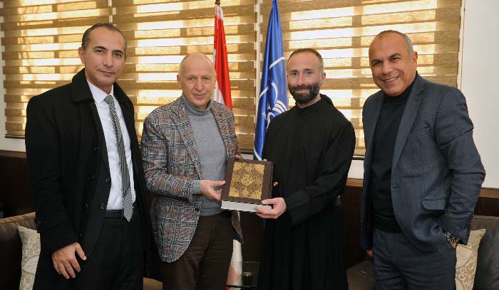 السفير الأوكراني زار جامعة الروح القدس لتقديم كتابه