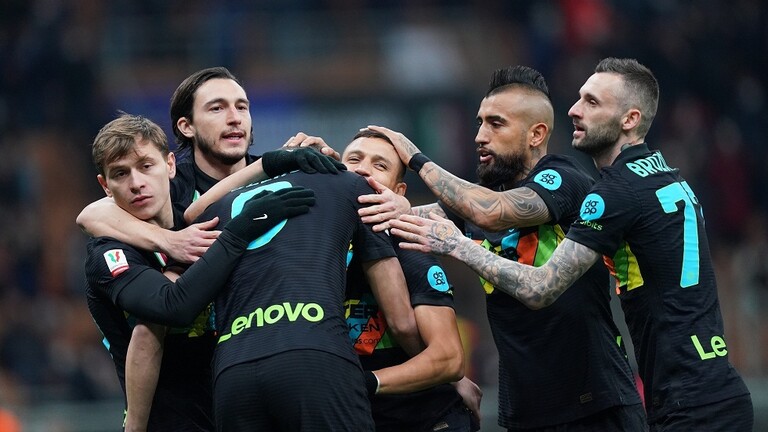 إنتر ميلان يتأهل إلى نصف نهائي كأس إيطاليا بثنائية في شباك روما