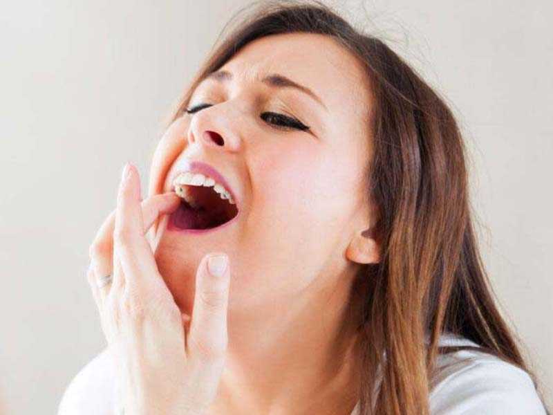 أطعمة يمكن أن تجعل الأسنان أكثر عرضة للتسوس