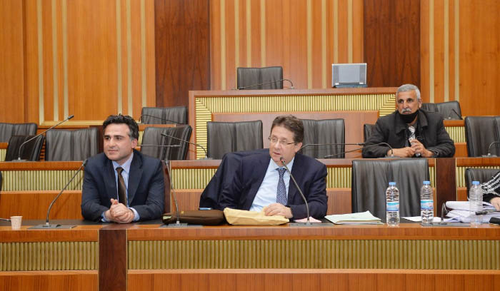 لجنة المال أقرت موازنة وزارة المال وعلقت البند المتعلق بفوائد المصارف
