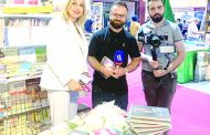 الدكتورة زينة جرادي توقّع كتابها في معرض الكتاب في بغداد