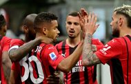 ميلان يتوج بطلا للدوري الإيطالي بعد غياب 11 عام