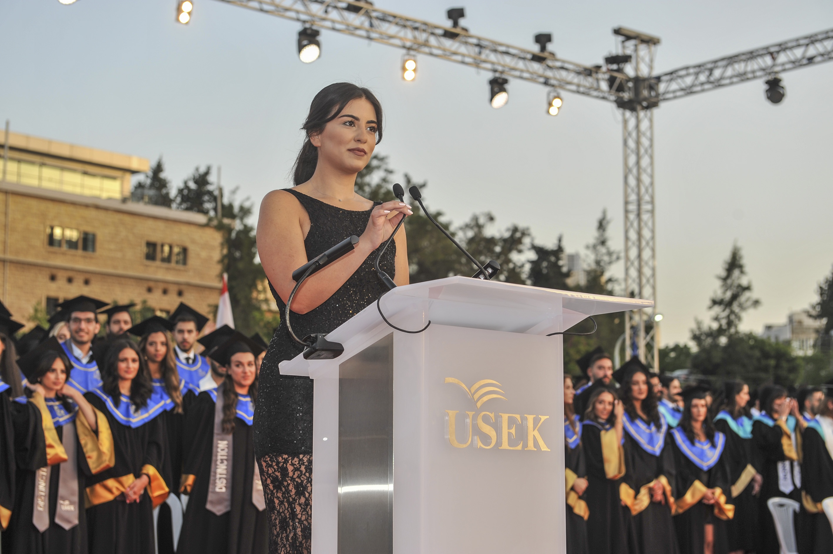 جامعة الروح القدس احتفلت بتخريج 