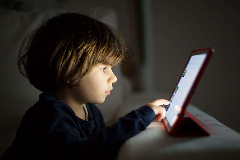 ما تأثير الأجهزة الذكية على الصحة النفسية للأطفال؟